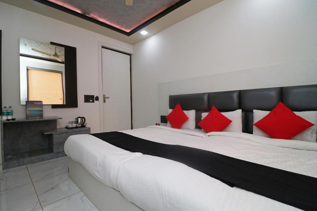 Hotel Grand Sparrow Inn Агра Экстерьер фото